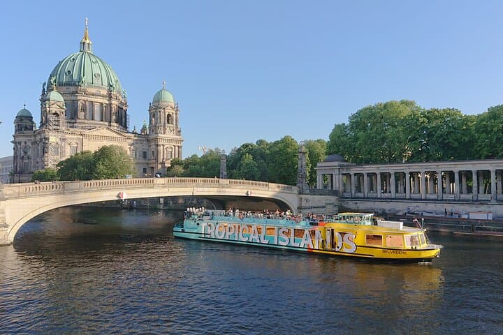Big Bus Berlin Hop-on-Hop-off Tour mit Flusskreuzfahrt — Foto 3