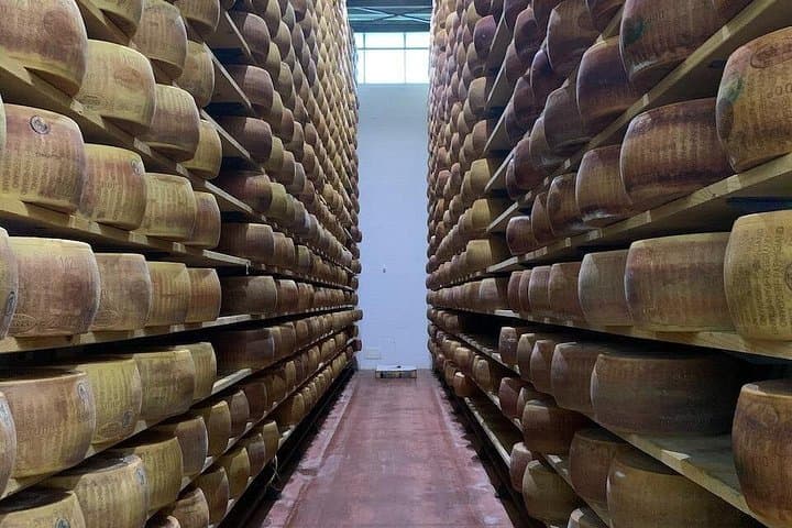 Visite de Ferrari et Lamborghini avec dégustation de produits à Bologne — photo 2