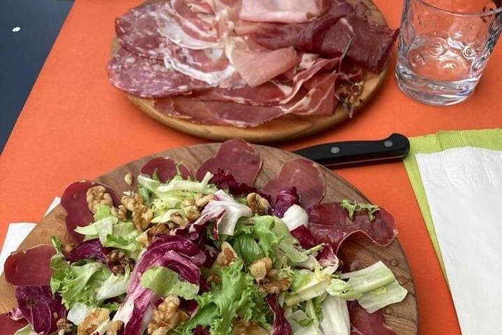 Dégustation de nourriture et de vin avec dessert à Turin