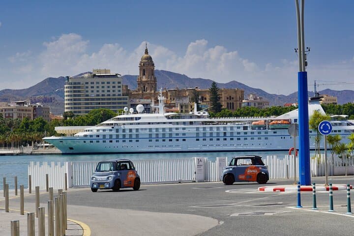 Visitez Málaga en voiture électrique : Découvrez la ville en 2 heures