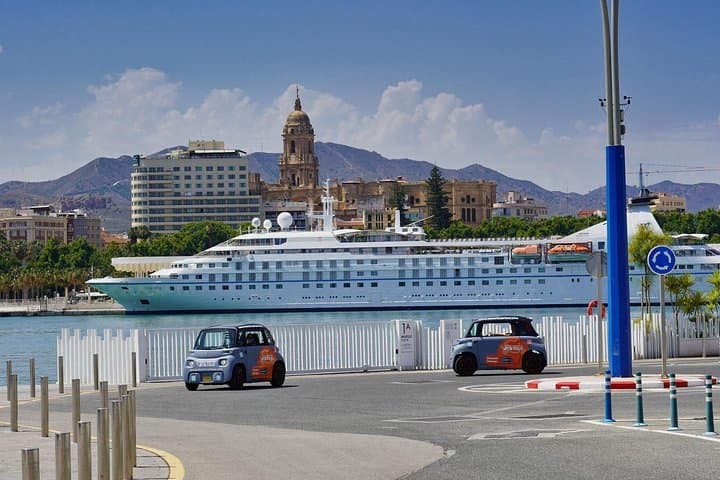 Tour di Málaga in auto elettrica: Scopri la città in 2 ore