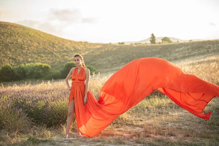 Privates Fotoshooting mit fließendem Kleid in der Toskana — Foto 4