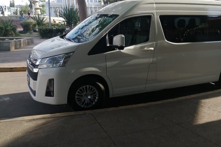 Luxuriöser Transport von und zum Flughafen Xoxocotlan zu Hotels — Foto 3