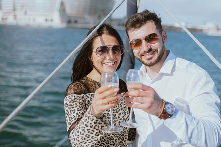 Navigazione al Tramonto a Barcellona con Bar Aperto di Cava e Snack — foto 5