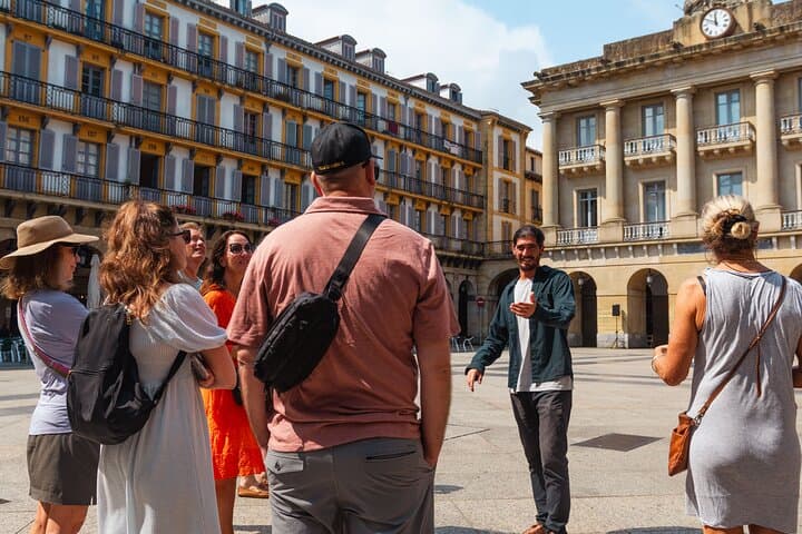 Tour a Piedi: Esplora il Centro Storico di San Sebastian — foto 2