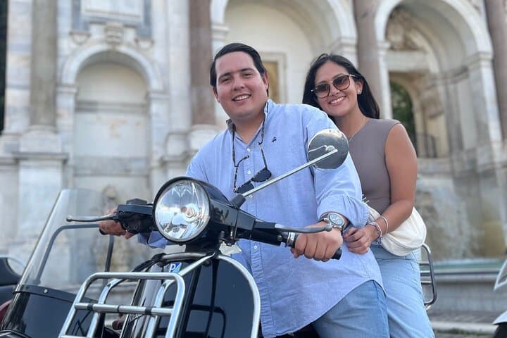 Tour Nocturno en Sidecar de Vespa en Roma — foto 4