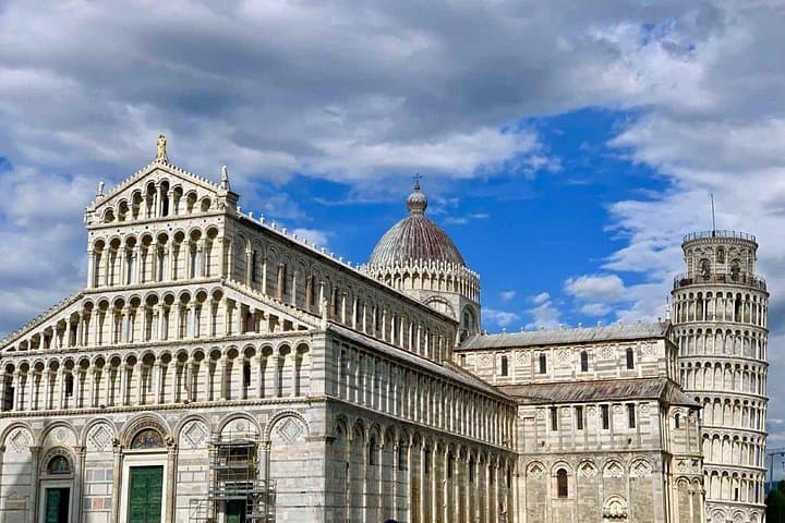 Pisa: Mistero Autoguidato per Salvare la Torre Pendente — foto 2