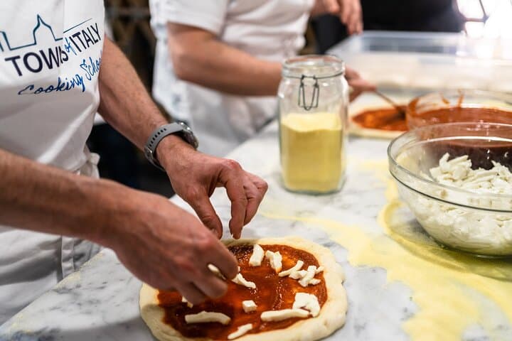 Cours de fabrication de pizza à Florence avec gelato et vin à volonté — photo 3