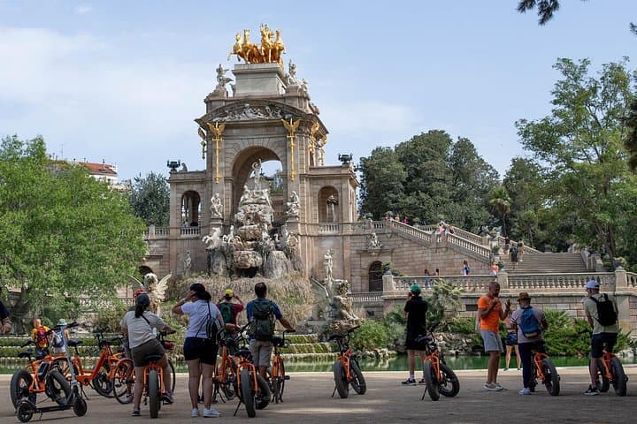 Visite de Barcelone à Vélo avec Guide Local — photo 5
