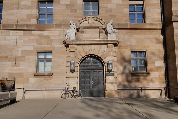 Tour Privato di Nuremberg Old Town, Luoghi Nazisti, Aula 600 — foto 3