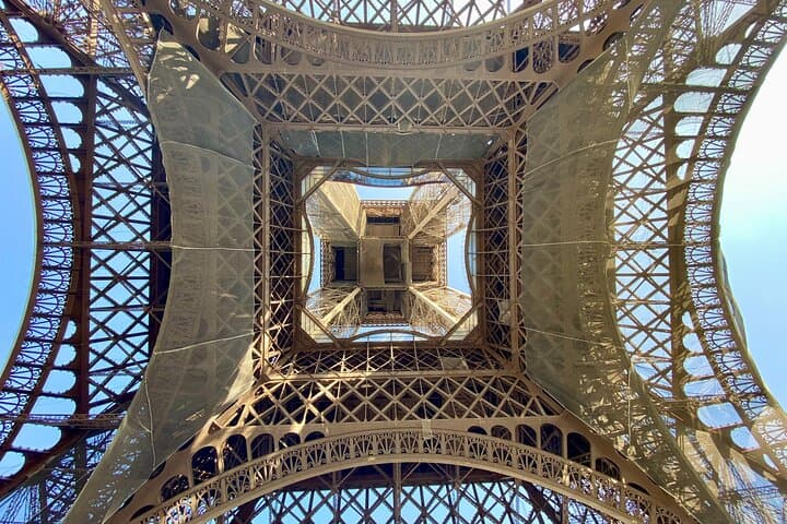 Visite Privée : Billets PréRéservés pour le Sommet de la Tour Eiffel par Ascenseur — photo 4