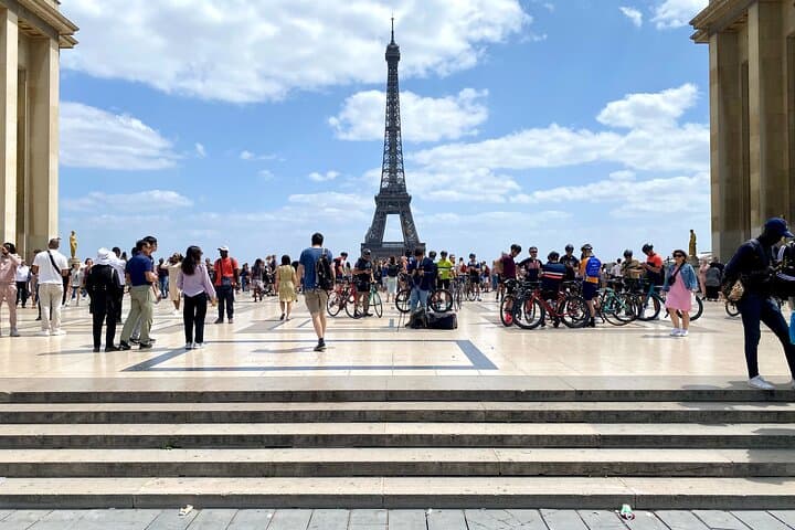 Visite Privée : Billets PréRéservés pour le Sommet de la Tour Eiffel par Ascenseur — photo 5