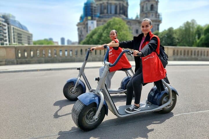 Tour guiado de 2 horas en E-Scooter por Hamburgo