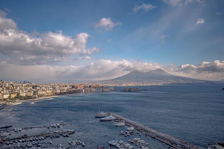 Trasferimento Privato da Atrani a Napoli con Autista di Lingua Inglese — foto 5