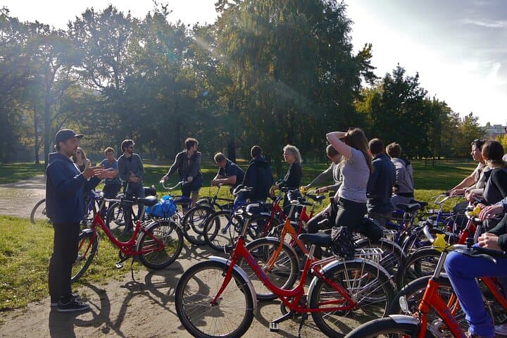 Tour in bici di 3 ore a Berlino: Porta di Brandeburgo, Reichstag e siti della Seconda Guerra Mondiale — foto 2
