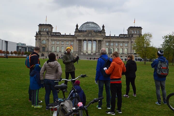 Tour en bicicleta de 3 horas por Berlín: Puerta de Brandeburgo, Reichstag y sitios de la Segunda Guerra Mundial