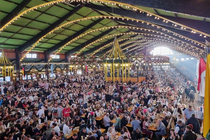 Oktoberfest Kleingruppentour in München — Foto 2