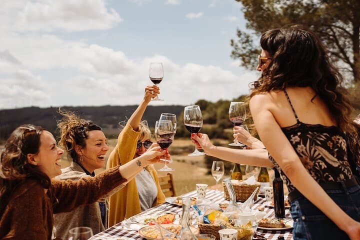 Ganztägiger Ausflug von Barcelona zum Kloster Montserrat & Cava-Weingut — Foto 2