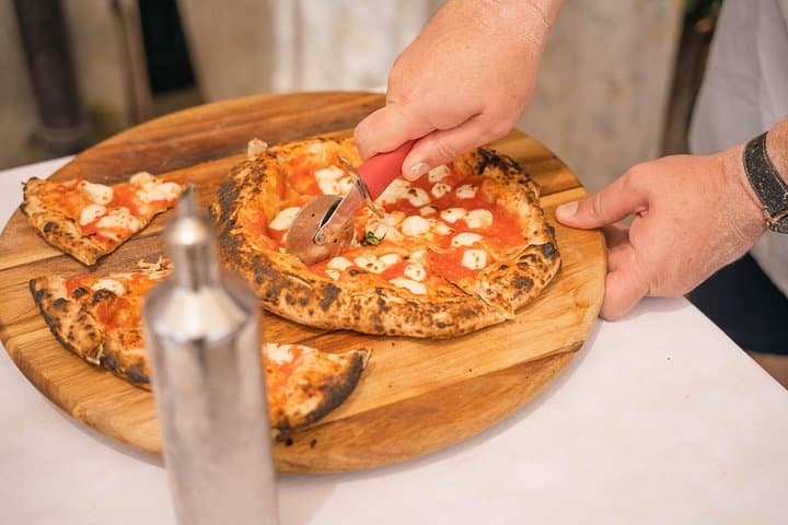 Fuga in Irpinia: Corso di Pizza, Pranzo e Degustazione di Vini con Trasferimento