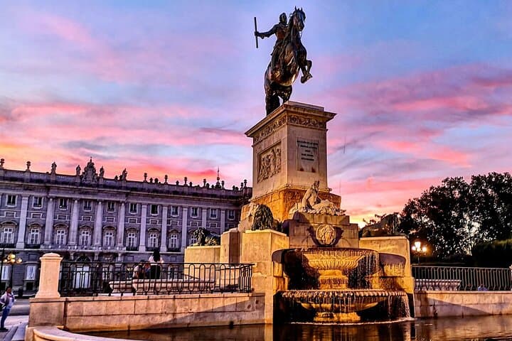 Tour privato VIP del Palazzo Reale e tour della città di Madrid — foto 2
