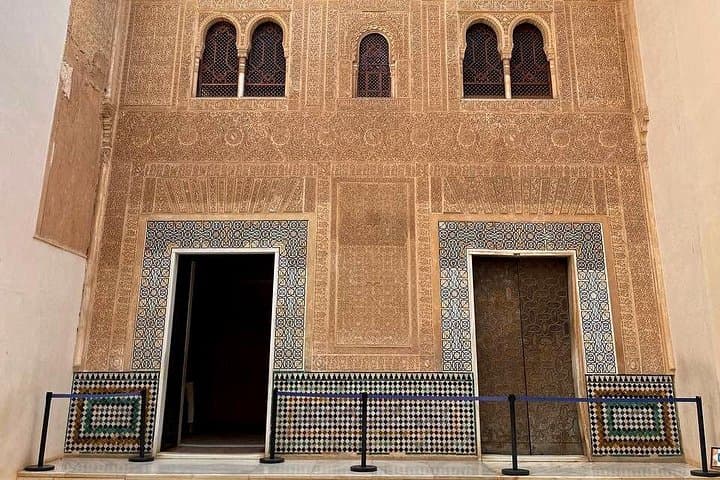 Tour guidato dell'Alhambra e dei Palazzi Nasridi con biglietti — foto 3