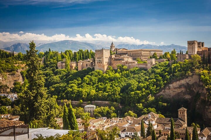 Tour guiado de 2 horas por los Jardines de la Alhambra y la Alcazaba en Granada