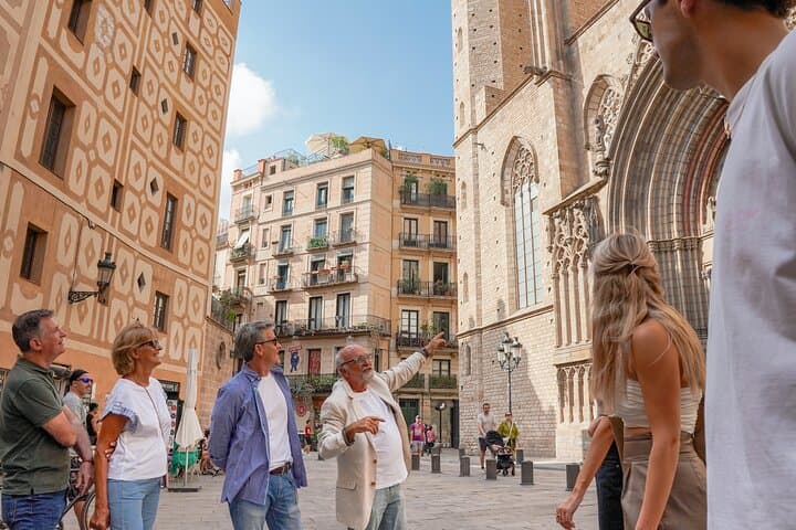 Barcelona Tapas and Wine Experience Small-Group Walking Tour — photo 5