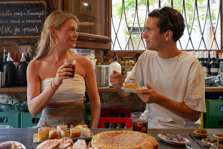 Barcelona Tapas and Wine Experience Small-Group Walking Tour — photo 3