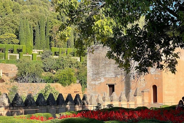 Tour guiado de 2 horas por los Jardines de la Alhambra y la Alcazaba en Granada — foto 5