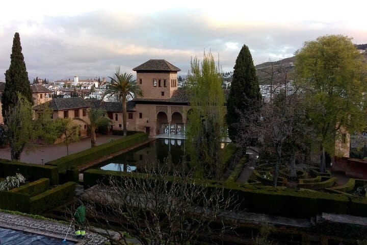 Visite de l'Alhambra avec les palais nasrides, les jardins et l'Alcazaba, Grenade — photo 5
