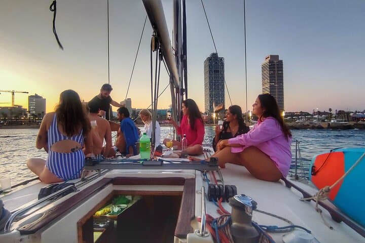 Naviguez à Barcelone et profitez de son skyline à la voile — photo 3