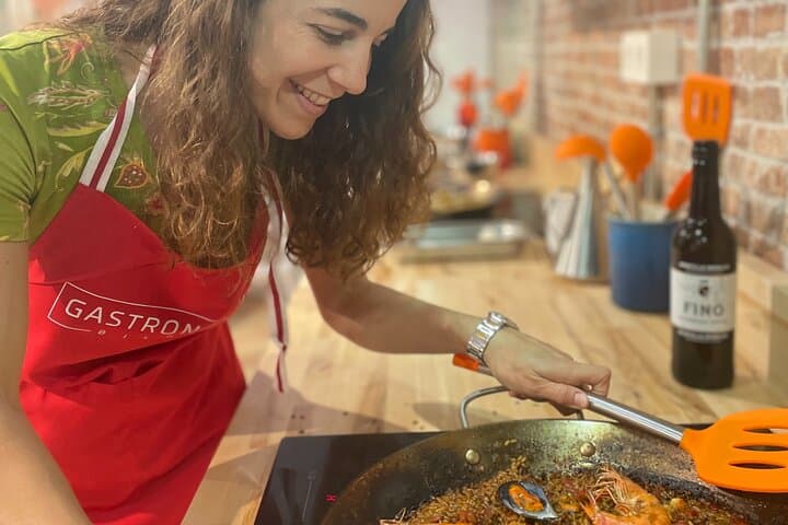 Clase de Cocina de Paella y Tarta de Queso Quemada del País Vasco en Bilbao — foto 1