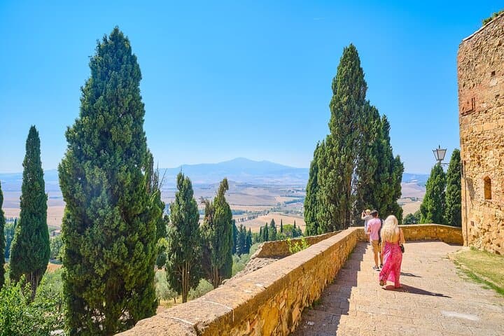 Ganztägige Tour ins Val d'Orcia und zu den Gladiatorenfeldern mit Weinverkostung — Foto 2