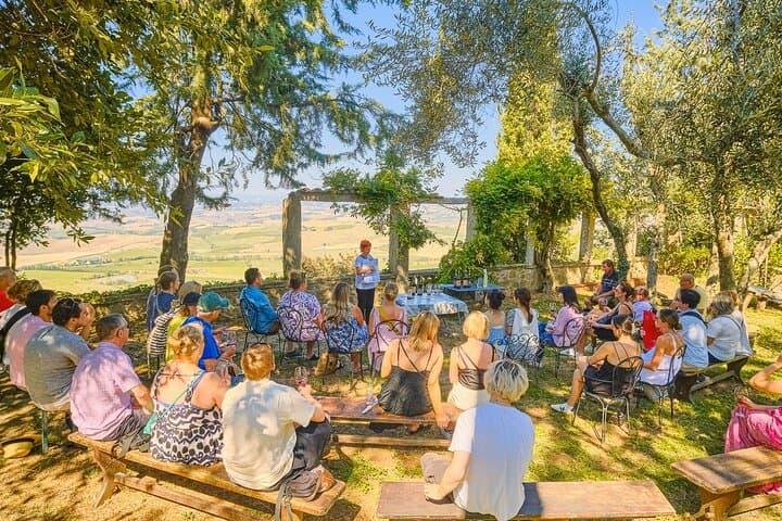 Ganztägige Tour ins Val d'Orcia und zu den Gladiatorenfeldern mit Weinverkostung — Foto 3