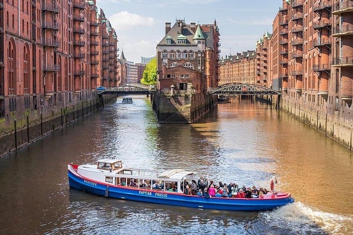 Eine einstündige Hafenrundfahrt in Hamburg