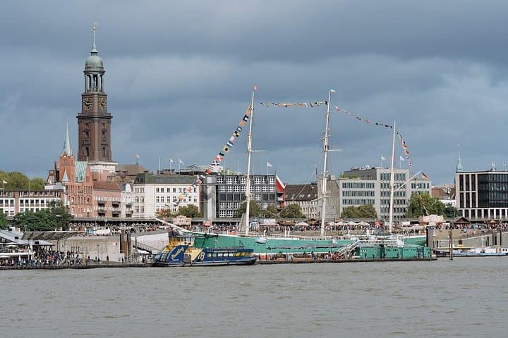 Eine einstündige Hafenrundfahrt in Hamburg — Foto 3