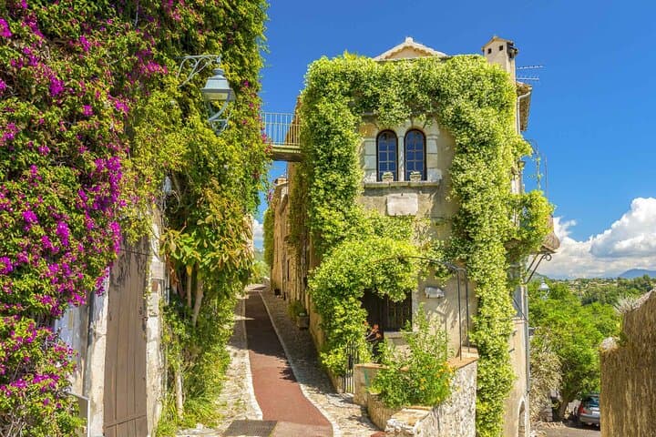 Tour di un giorno intero Villaggi Medievali Grasse Gourdon Tourettes St Paul — foto 5