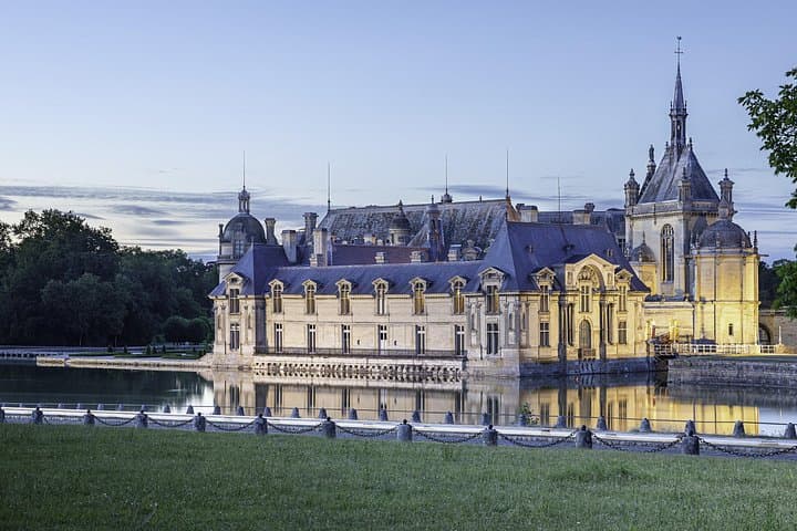 Viaggio al Château de Chantilly in auto da Parigi