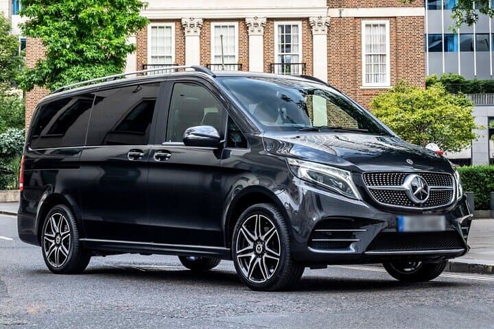 Minivan Ankunftstransfer vom Flughafen Avignon AVN nach Avignon Stadt