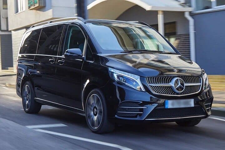 Partenza Privata dalla Città di Valencia al Porto di Valencia in Minivan — foto 3