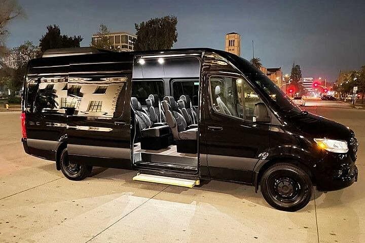Trasferimento Privato in Minibus dall'Aeroporto di Avignone AVN ad Avignone