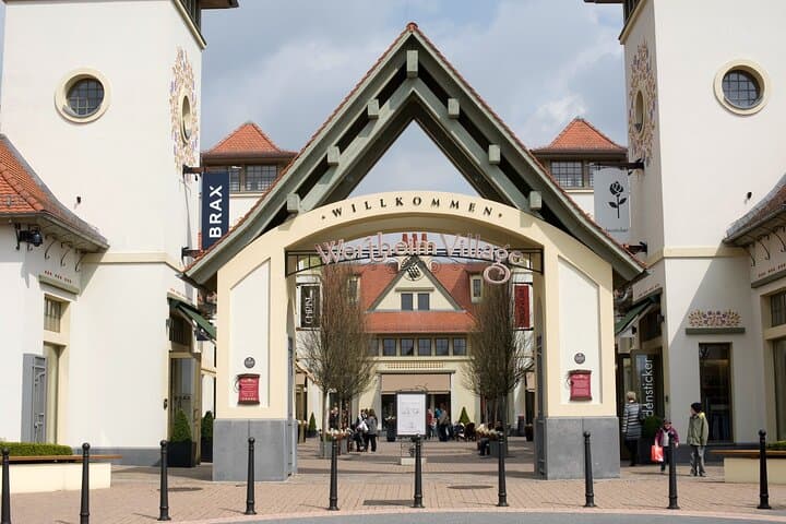 Privater Einkaufsbummel nach Wertheim Village von Frankfurt am Main