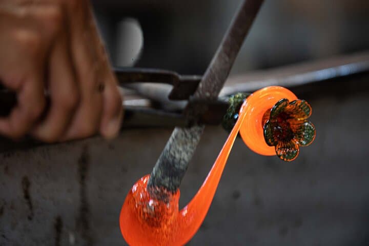 Tour della Fabbrica di Vetro di Murano con Dimostrazione di Soffiatura del Vetro — foto 4