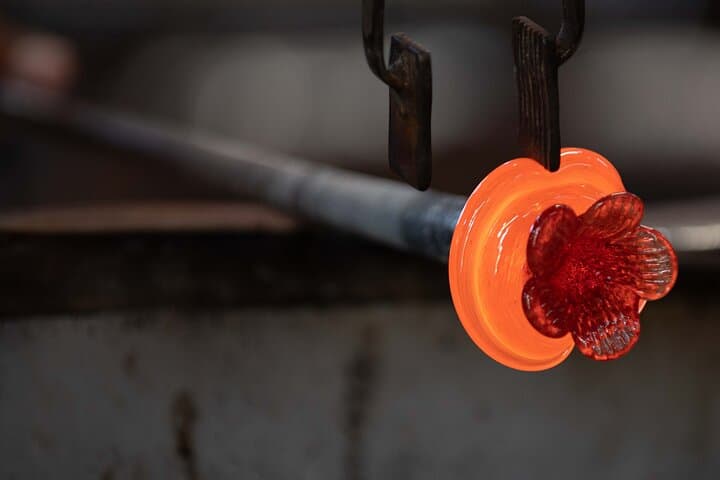 Tour della Fabbrica di Vetro di Murano con Dimostrazione di Soffiatura del Vetro — foto 5
