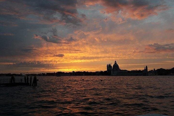 Sonnenuntergangs-Bootstour mit Prosecco in Venedig — Foto 5