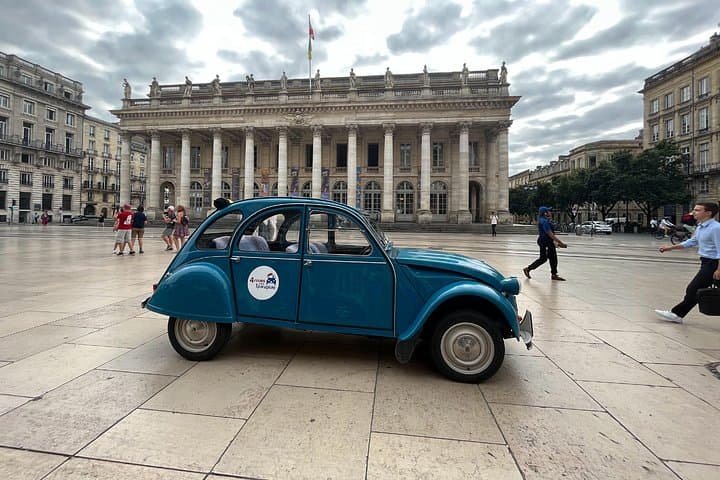 Tour Privato della Città di Bordeaux in una Citroën 2CV - 45min — foto 3