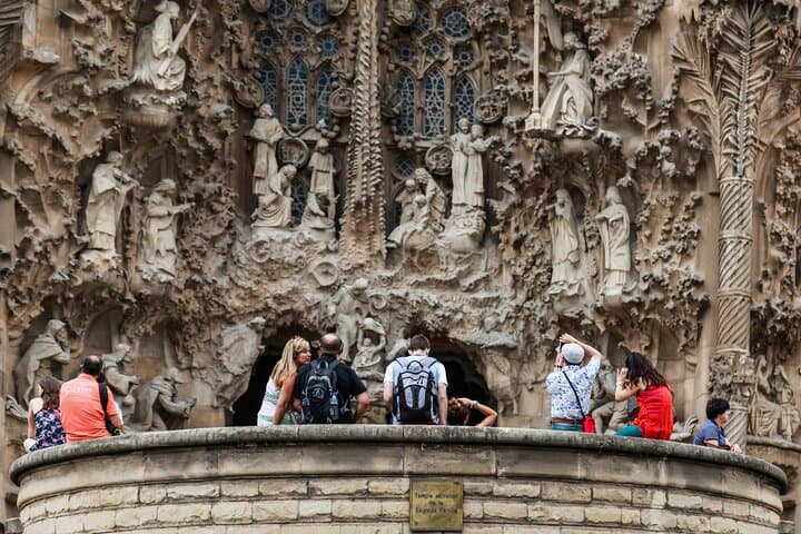 Sagrada Familia Guided Tour with Skip The Line Access — photo 3