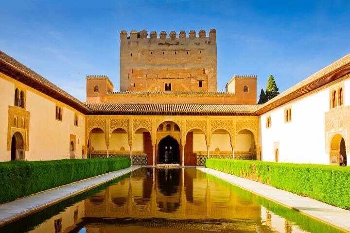 Alhambra: Tour mit den Nasridenpalästen. Eintritt nicht inbegriffen