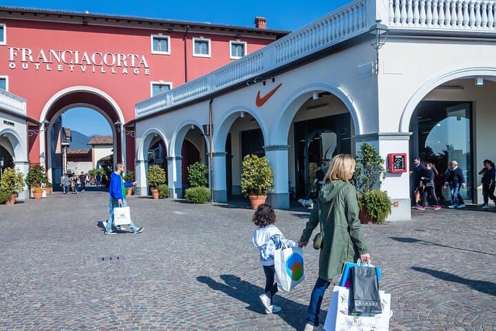 Privater Shoppingausflug von den Hotels in Verona zum Franciacorta Outlet