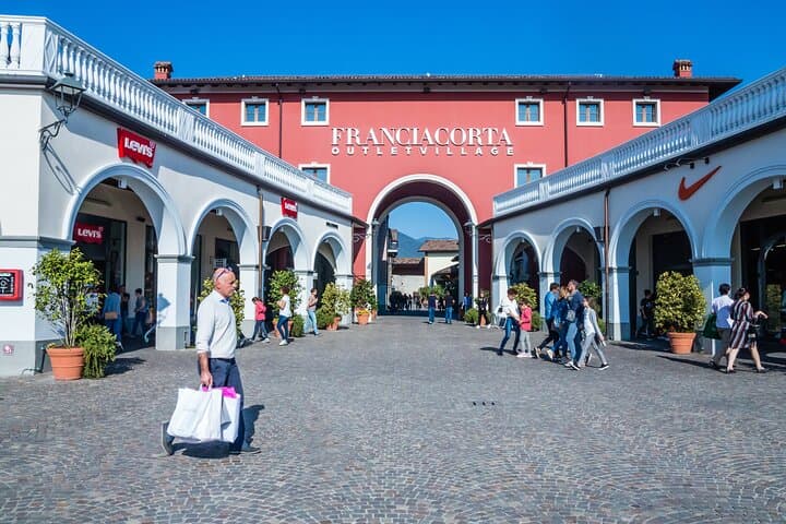Visite de shopping privée depuis les hôtels de Vérone vers le Franciacorta Outlet — photo 5